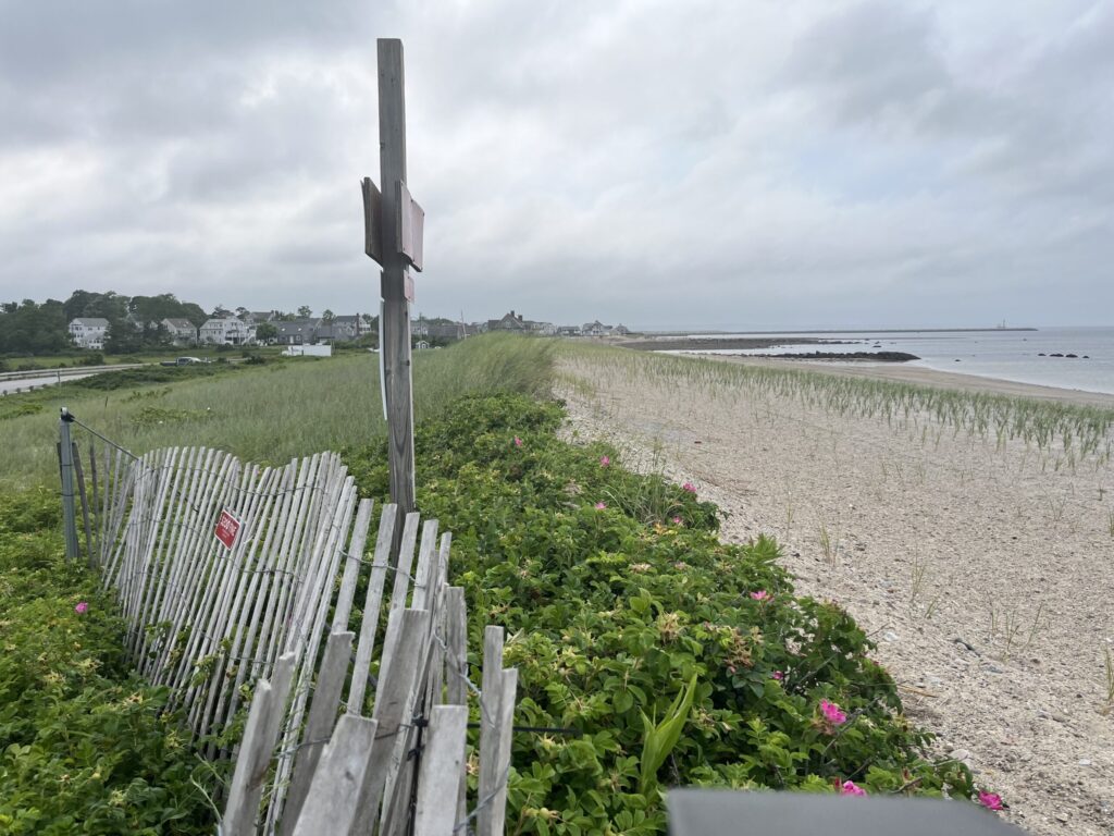 a wooden fence on a beach (MyCoast AI)